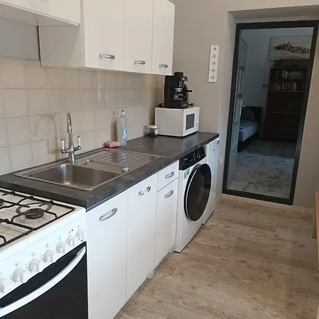 Csobanc Apartment *